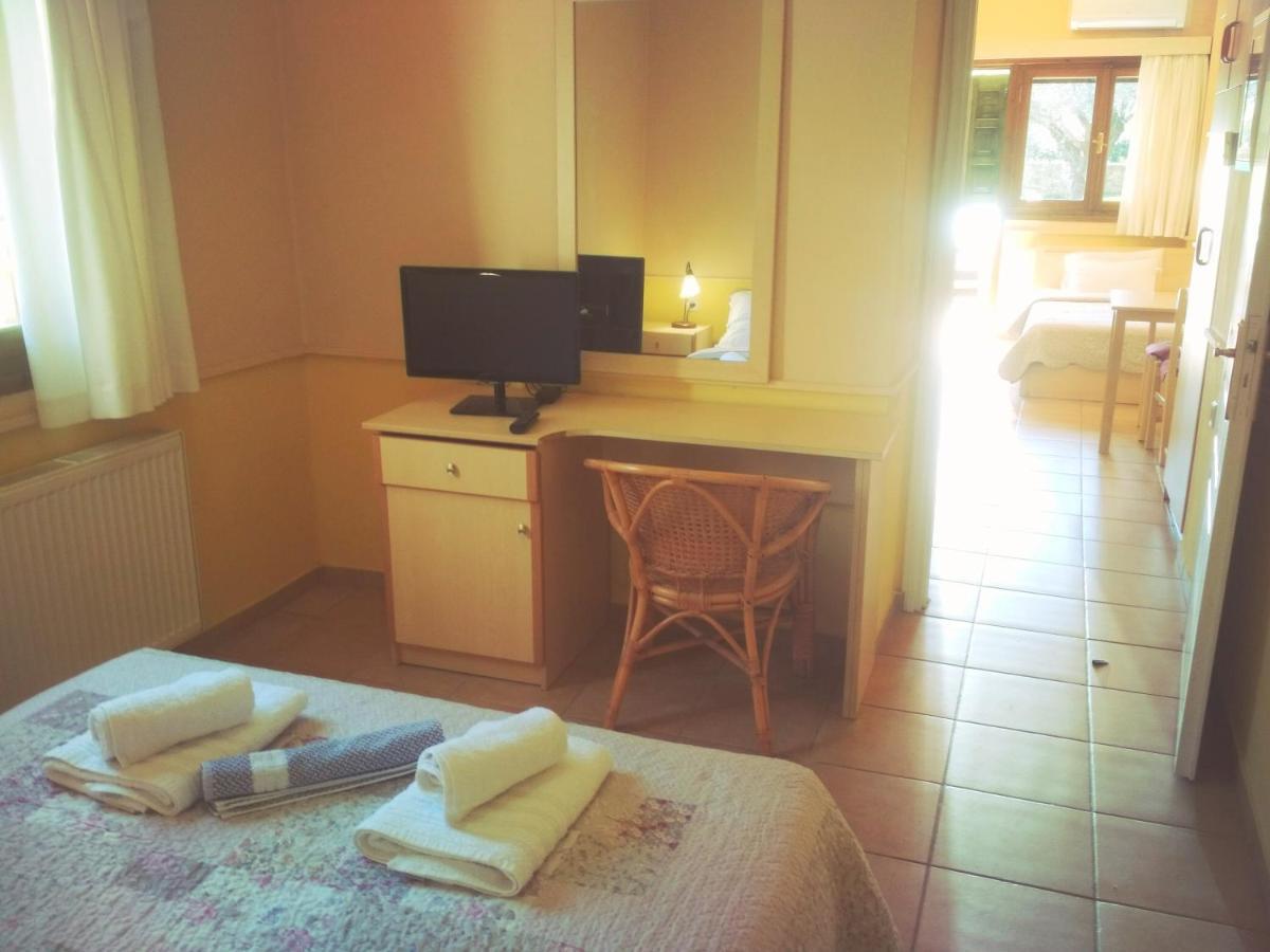 Rent Rooms Alexiou Límni エクステリア 写真