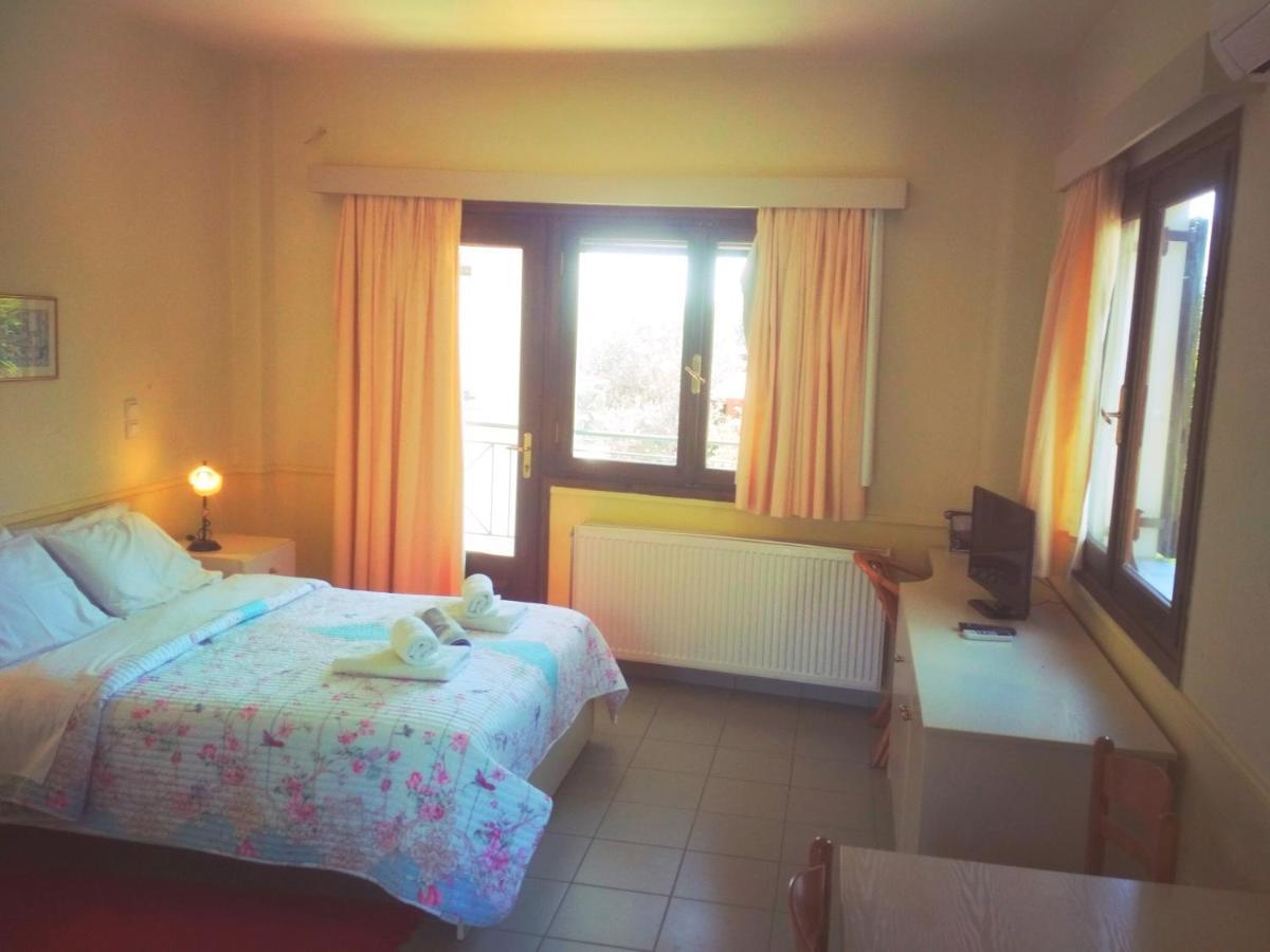 Rent Rooms Alexiou Límni エクステリア 写真